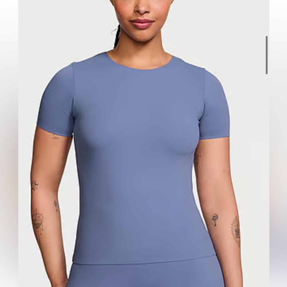 NWT Victoria's Secret
VS Elevate Tee